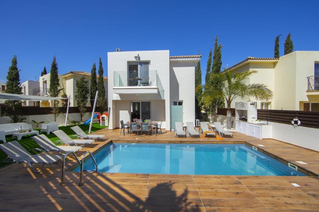 Tsokkos Family Villa - Pool Garden 2' Walk To Beach Protaras Eksteriør billede