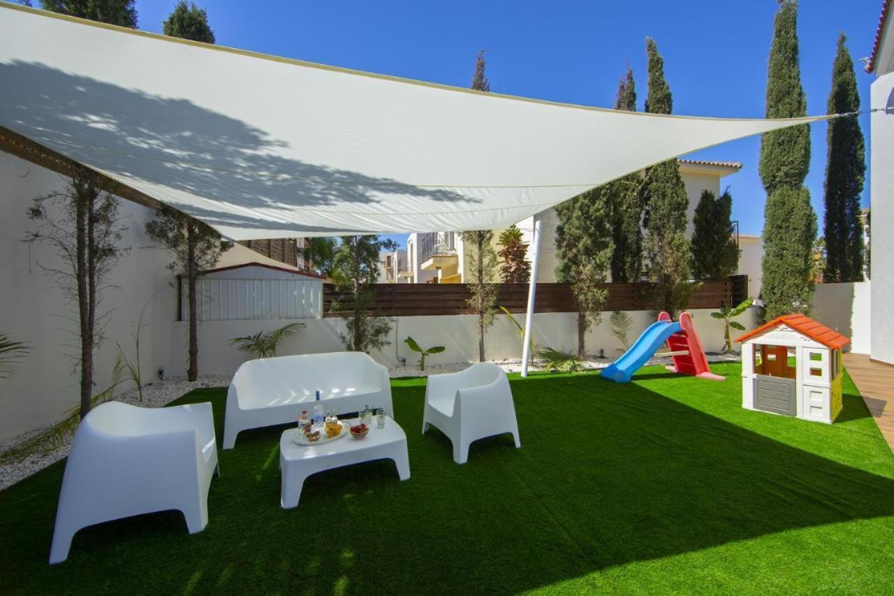 Tsokkos Family Villa - Pool Garden 2' Walk To Beach Protaras Eksteriør billede